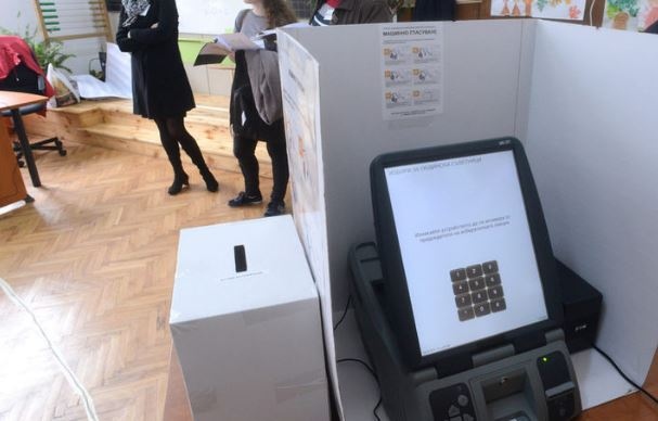 Минута и 20 секунди е средното време за гласуване с